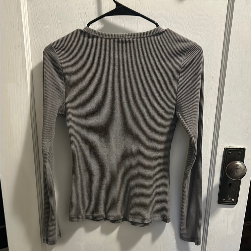 Gray Ribbed Long Sleeve Top - Picture 3 of 3